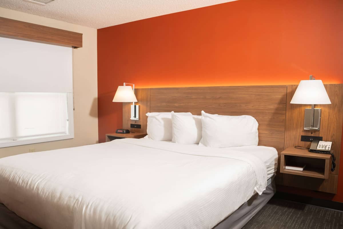 Deluxe Suite, 2 Queen Beds, Non Smoking (Two-Bedroom) | Fitness facility