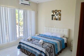 Habitació Deluxe, 1 llit de matrimoni | Espai de treball apte per a portàtils, wifi gratuïta i roba de llit 