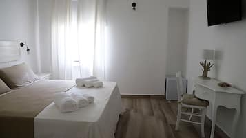 Traditional Double Room | Minibar, individually furnished, desk, blackout drapes