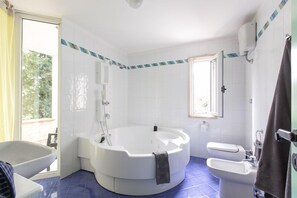 Suite, Balcony | Bathroom | Bidet, towels - B&B Amoredimare (Polignano a Mare)