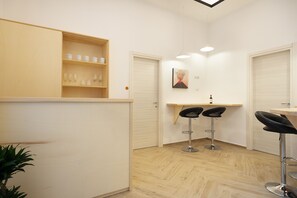 Interior - Cameo (Naples)