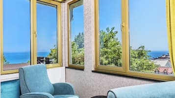 Suite, Corner