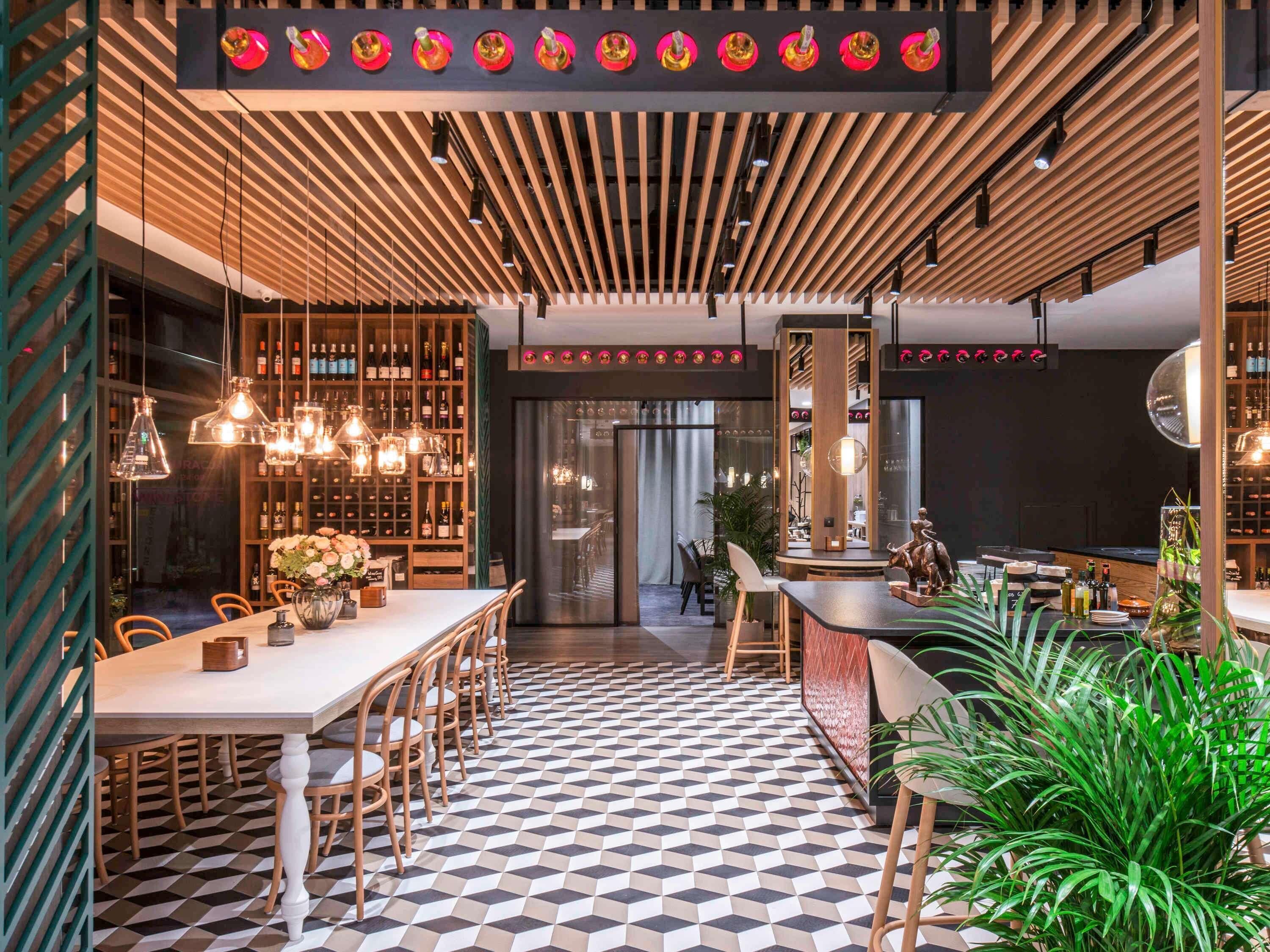 Lunsj og middag serveres, internasjonale retter