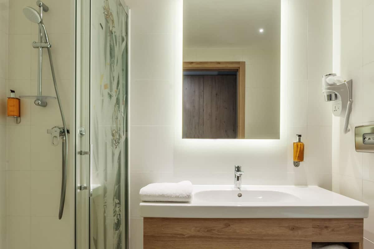 Desk, blackout drapes, soundproofing, free WiFi