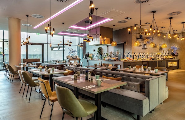 Tägliches Frühstücksbuffet gegen Gebühr