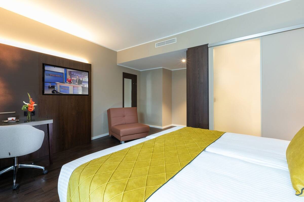 Minibar, in-room safe, desk, soundproofing