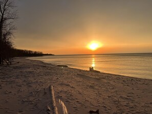 Beach - Clean & cozy couples cabin close to the Porcupine mountains~Rustic yet modern (Ontonagon)