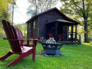 Property grounds - Clean & cozy couples cabin close to the Porcupine mountains~Rustic yet modern (Ontonagon)