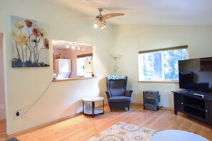 Living area - The Little House (Seward)