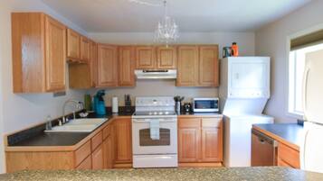 House | Private kitchen | Full-sized fridge, microwave, oven, stovetop