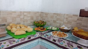 Tägliches Frühstücksbuffet gegen Gebühr