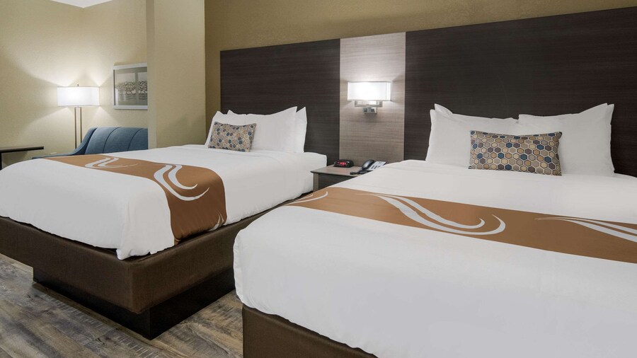 Quality Inn & Suites Roanoke - Fort Worth North