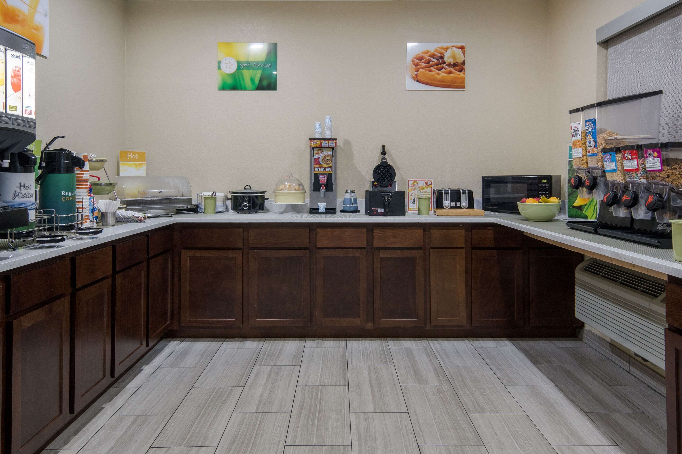 free daily continental breakfast