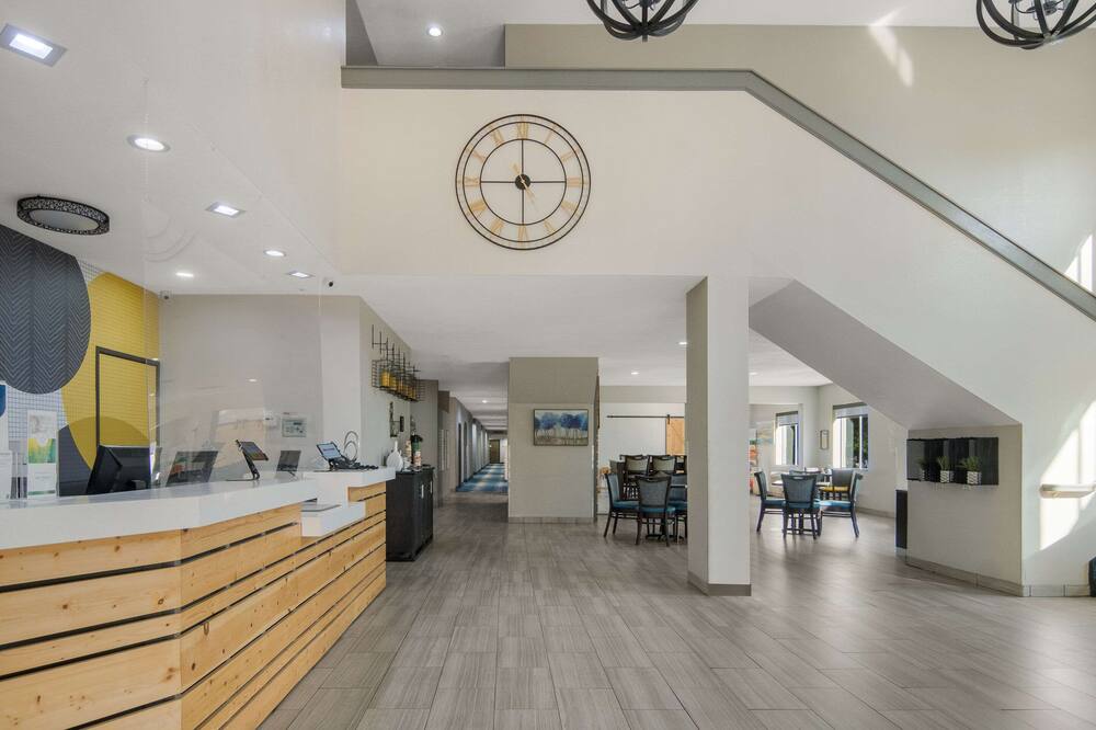 Quality Inn & Suites Roanoke - Fort Worth North
