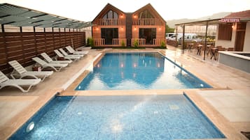 Seasonal outdoor pool