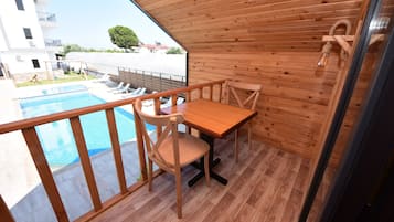 Exclusive Bungalow, Jetted Tub | Living room | 55-inch LED TV with satellite channels, TV