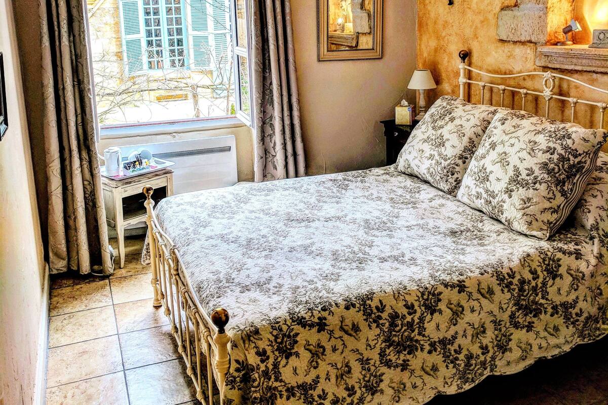 Wi-Fi gratuit, décoration personnalisée, ameublement personnalisé