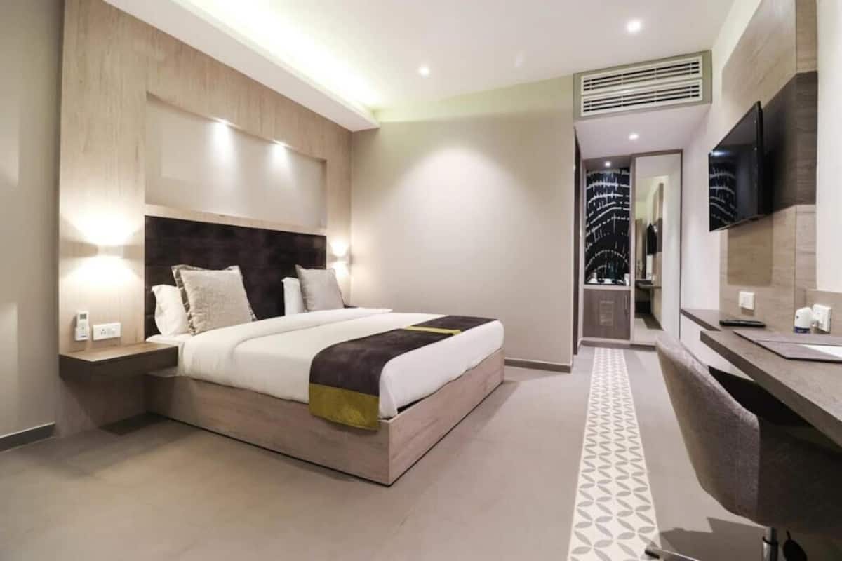 Grand Room | Premium bedding, minibar, in-room safe, individually decorated