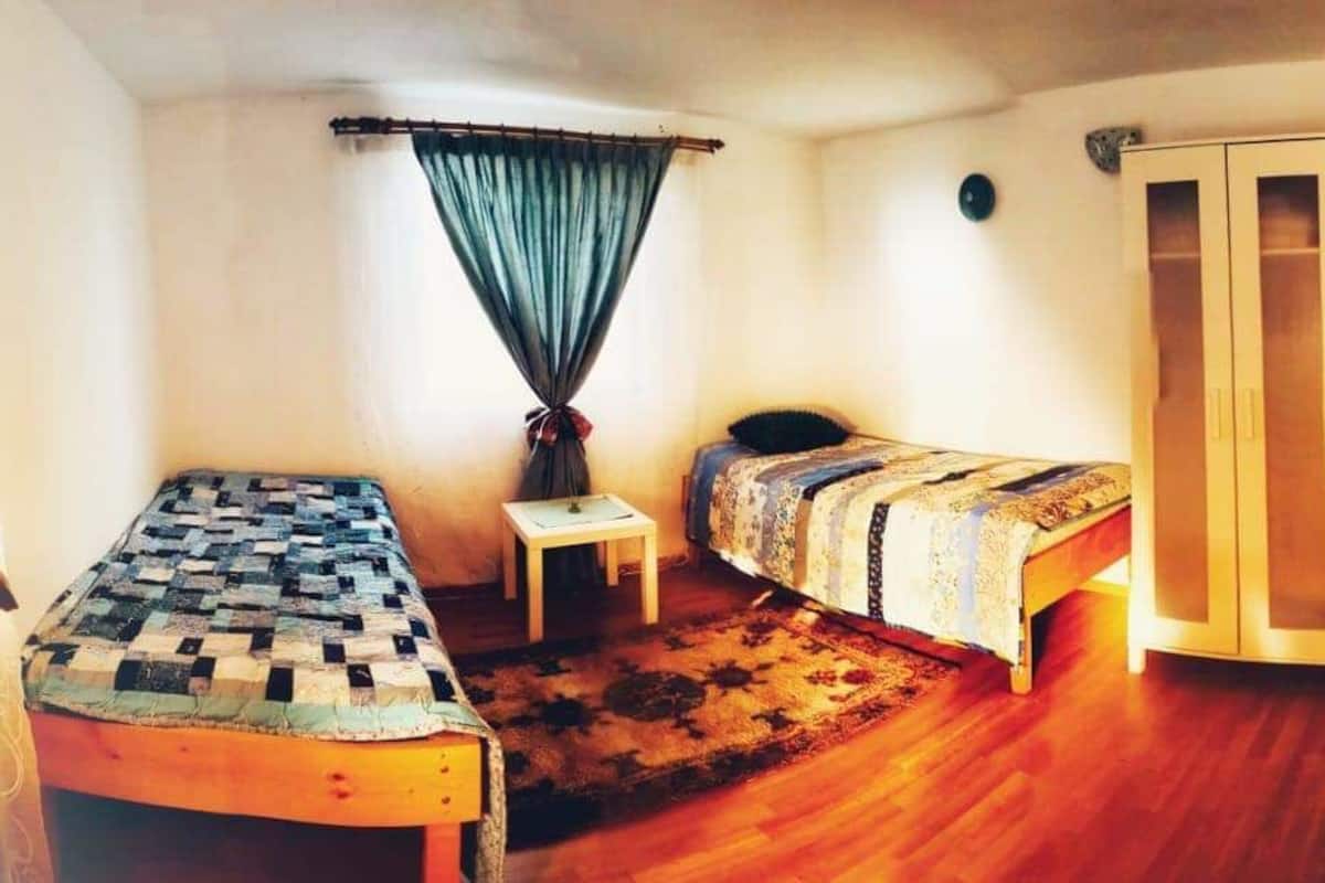 Basic Room | Iron/ironing board, bed sheets