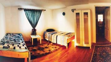 Basic Room | Iron/ironing board, bed sheets