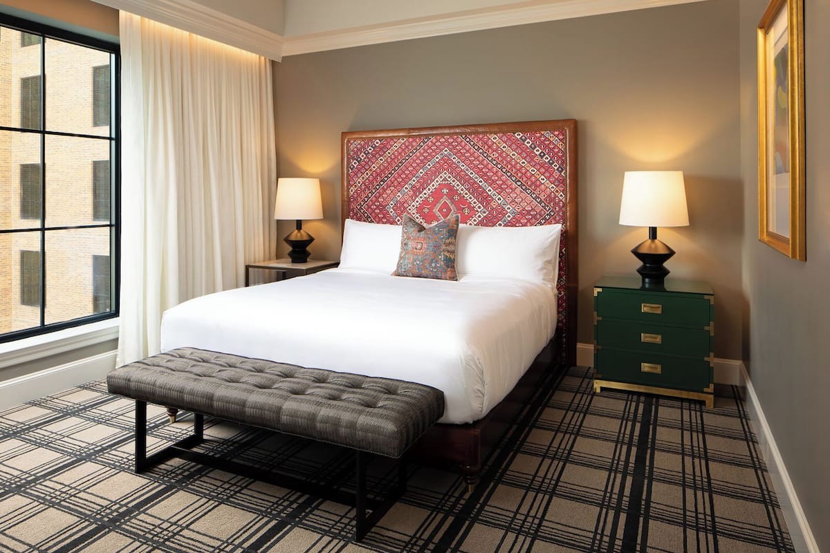 1 bedroom, Egyptian cotton sheets, premium bedding, down duvets