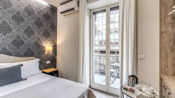 Deluxe Quadruple Room | Minibar, in-room safe, individually decorated, individually furnished