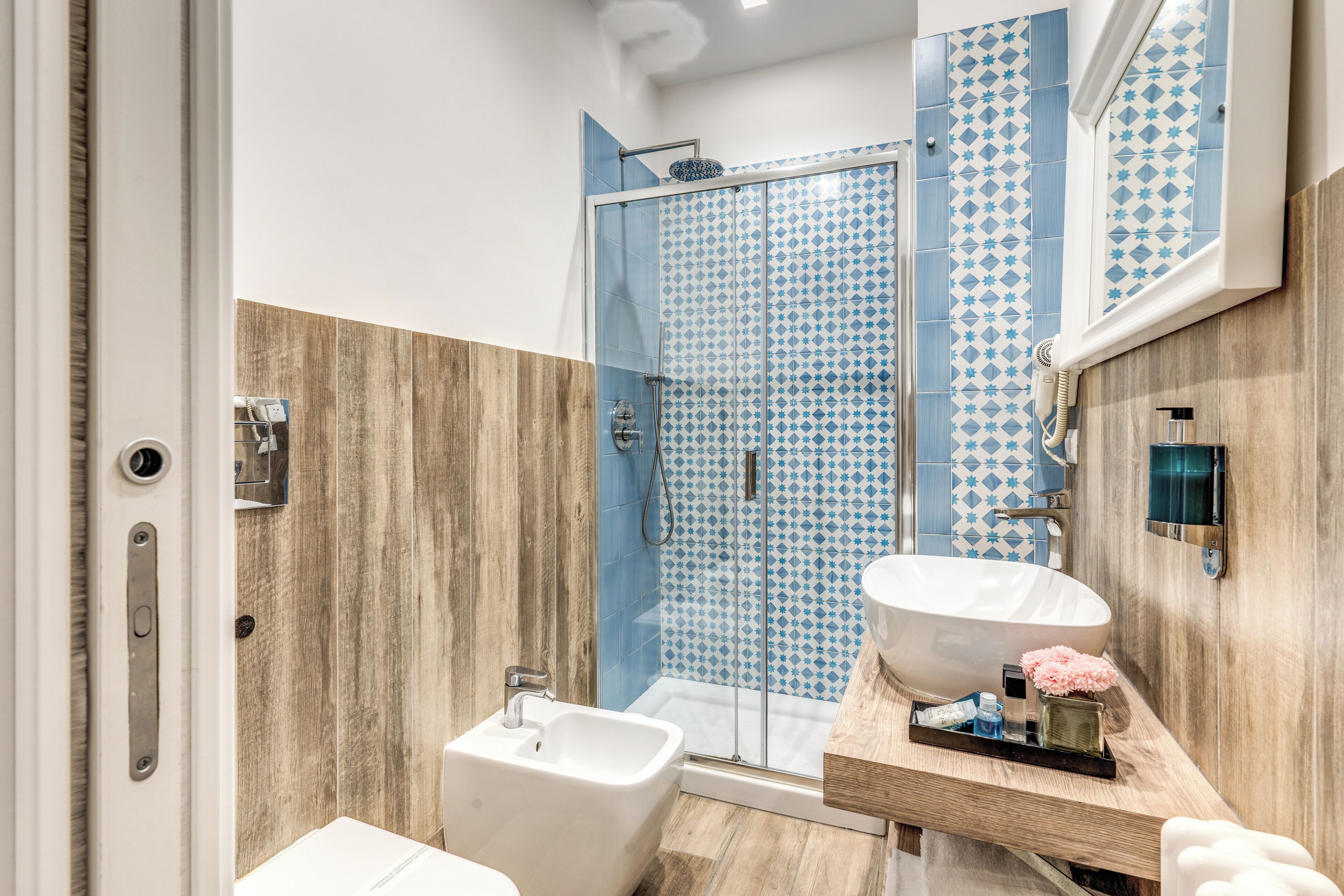 Foto - Camera e Caffé DeLuxe