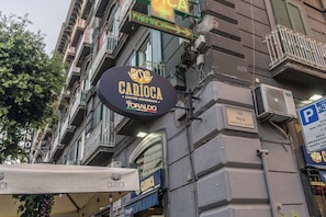 Front of property - Camera e Caffè Deluxe (Naples)