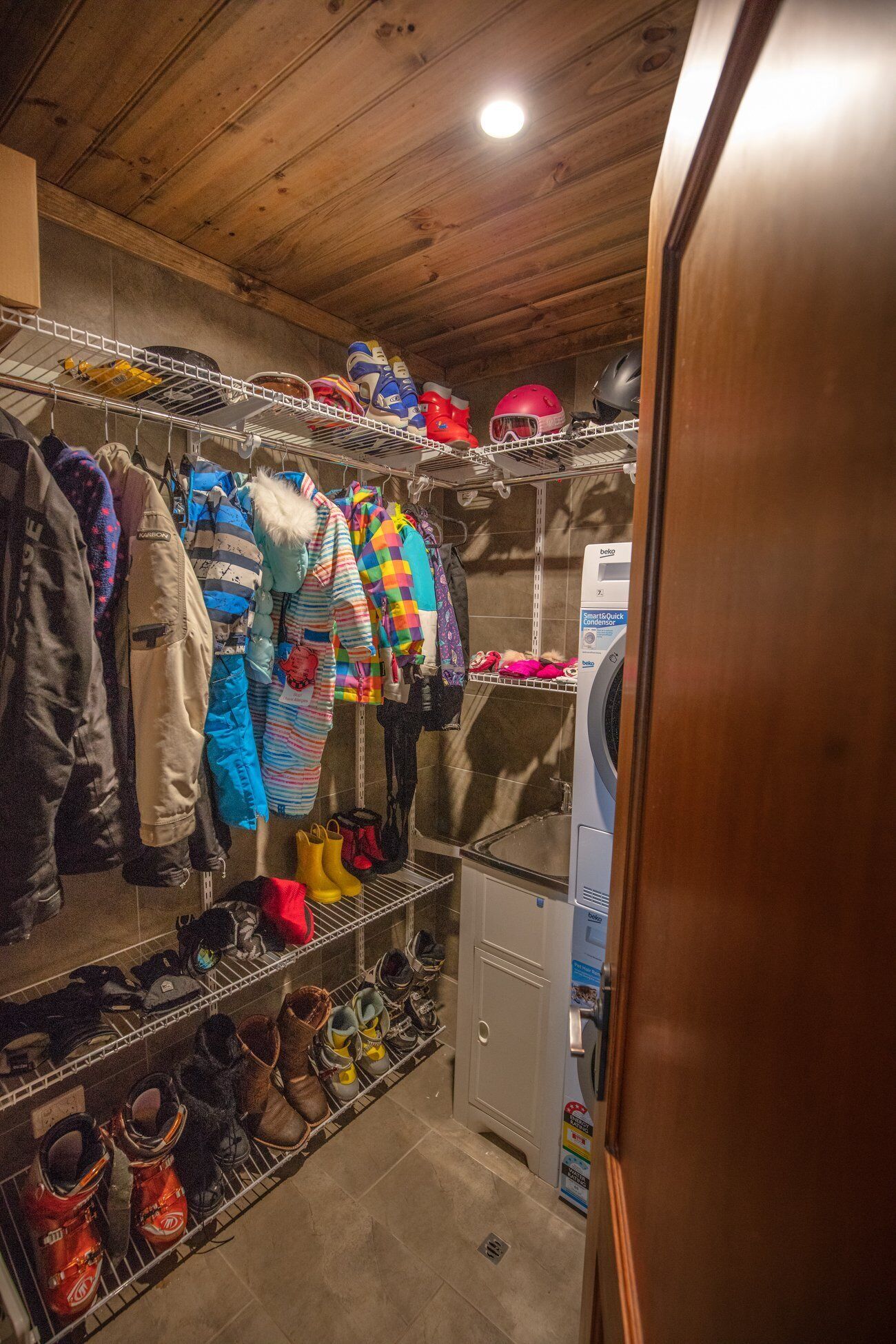 Bearskin Lodge- Alpine Family Chalet — image 3