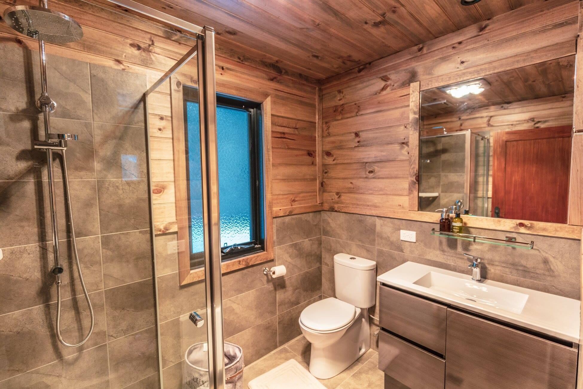 Bearskin Lodge- Alpine Family Chalet — image 7