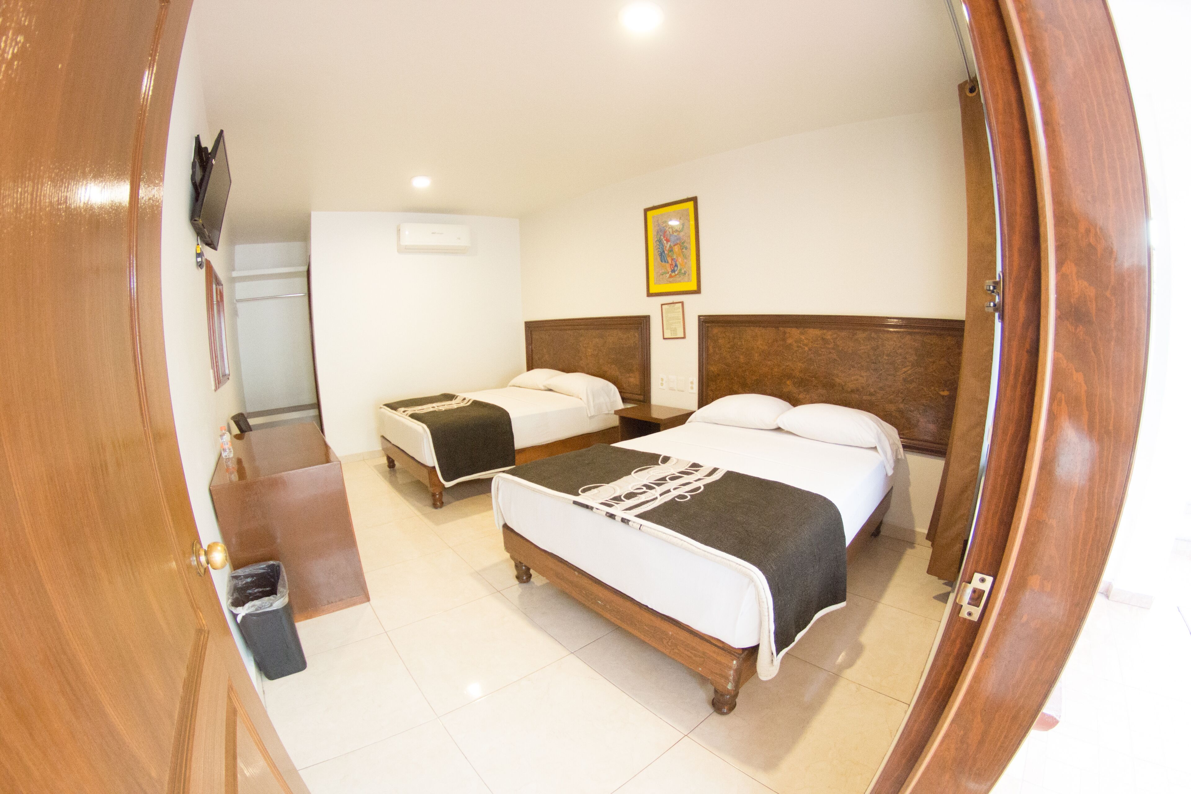 business room | desk, iron/ironing board, free wifi, bed sheets