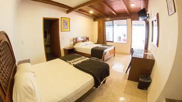 Business Room | Desk, iron/ironing board, free WiFi, bed sheets