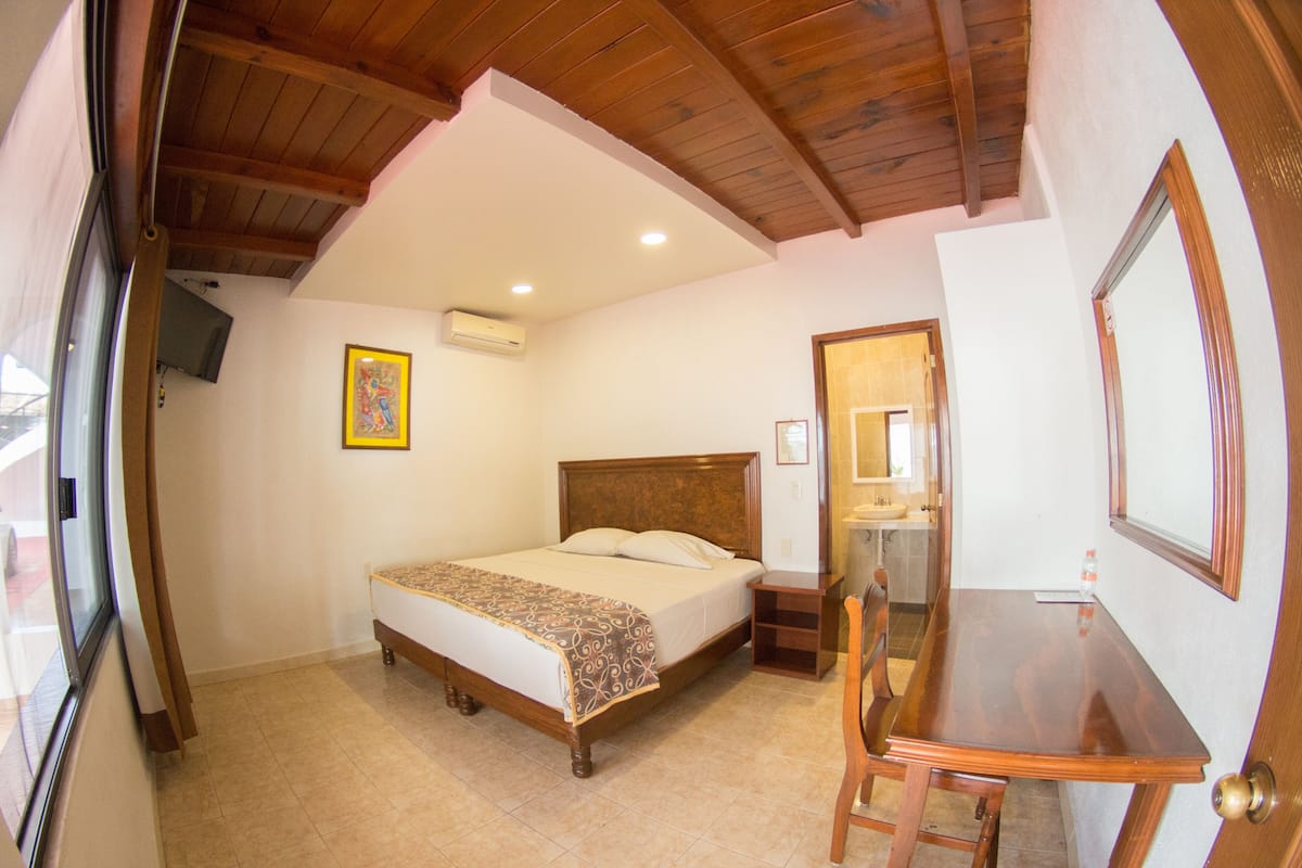 executive room | desk, iron/ironing board, free wifi, bed sheets