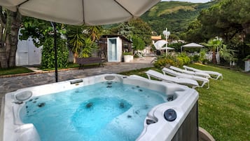 Bain à remous extérieur