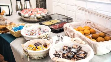 Free daily buffet breakfast