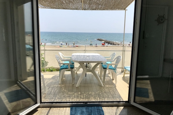 屋外ダイニングエリア