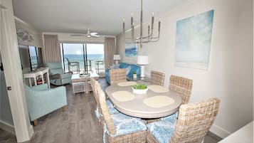 Kondominium, 2 kamar tidur, pemandangan pantai (403) | Makan di kamar