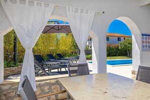 Outdoor dining - Holiday house KAI with private pool (Pinezici)