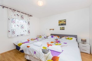 2 bedrooms, WiFi, bed sheets