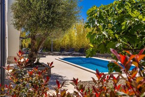 Outdoor pool - Holiday house KAI with private pool (Pinezici)