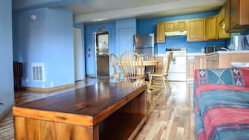 Room | Living room | Flat-screen TV