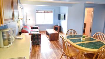 Room | Living area | Flat-screen TV