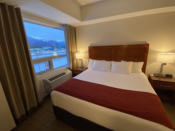 مكتب وواي فاي مجانًا وملاءات أسرّة