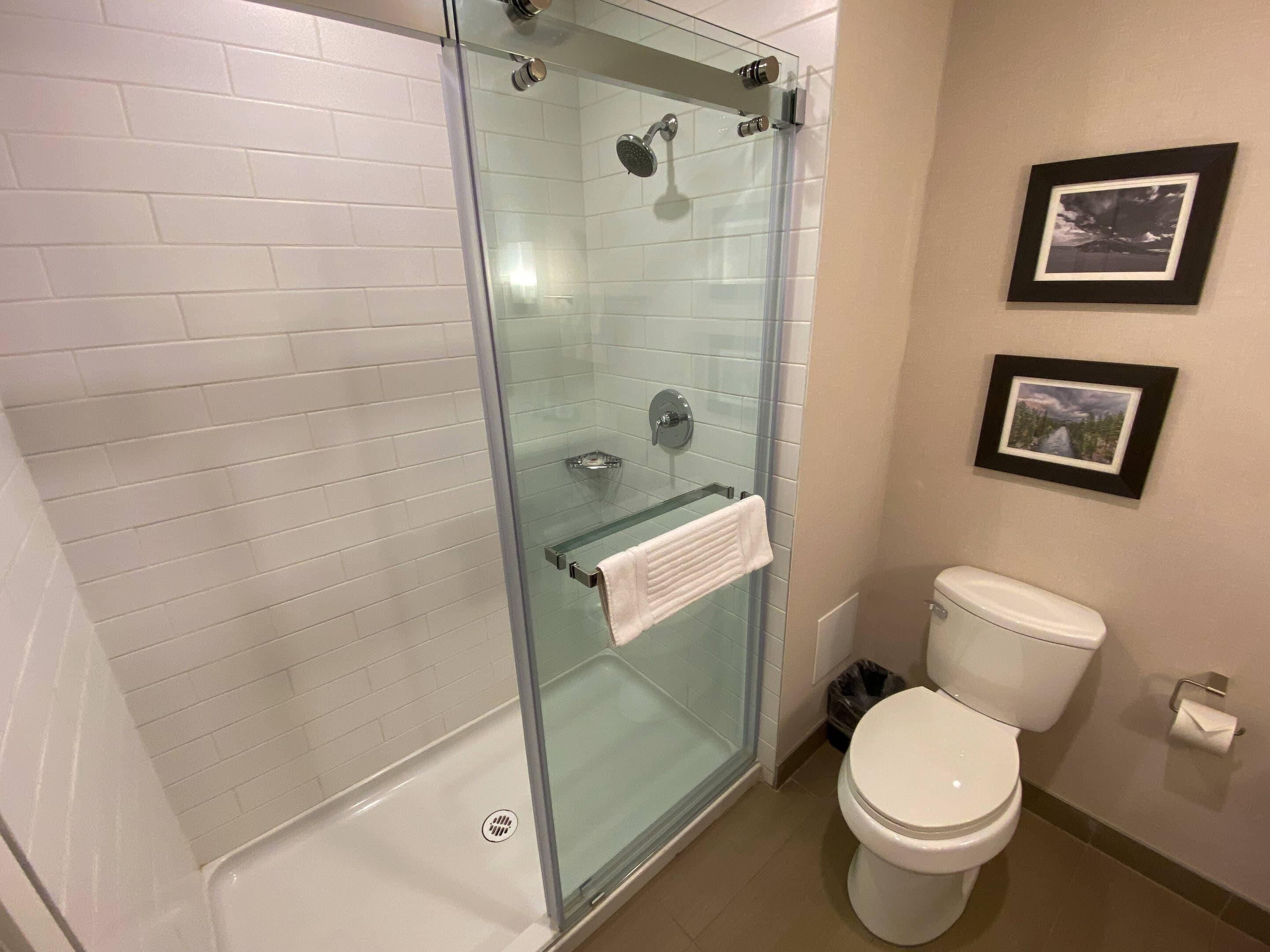 1 bedroom, desk, free wifi, bed sheets