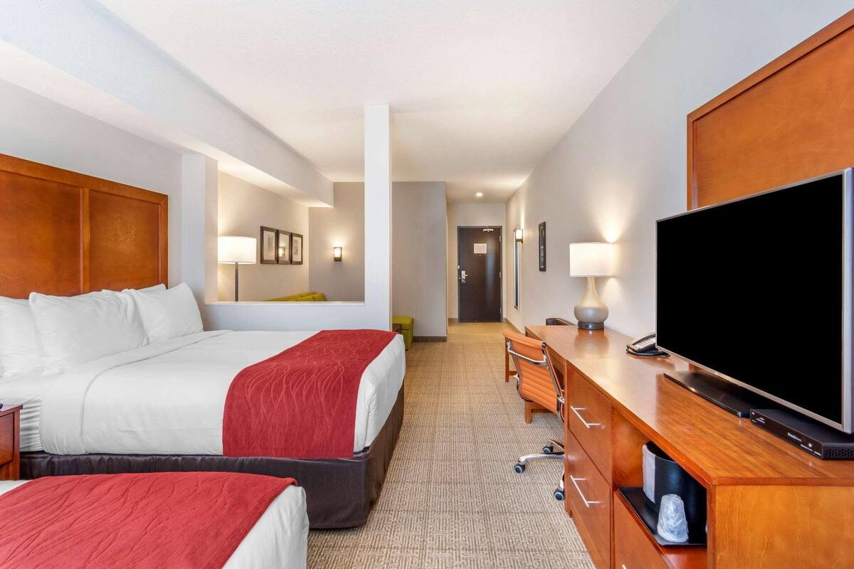 Desk, WiFi (free), bed sheets