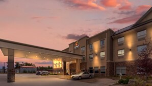 A Comfort Inn & Suites hotel with a covered parking area, multiple floors, and a prominent entrance. - Comfort Inn & Suites (Valemount)