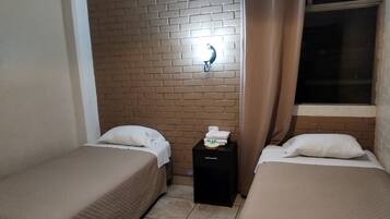 Caja de seguridad en la habitación, wifi gratis y ropa de cama