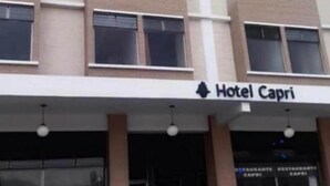 A building with the sign "Hotel Capri" above the entrance. - Hotel Capri (Guatemala City)