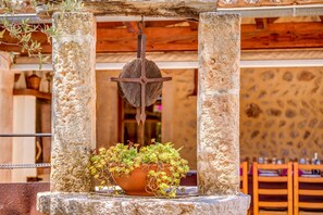 Property grounds - Fantastic Country Estate with Pool, Garden, Terraces, Balcony & Wi-Fi; Parking Available, Pets Allowed (BUGER)