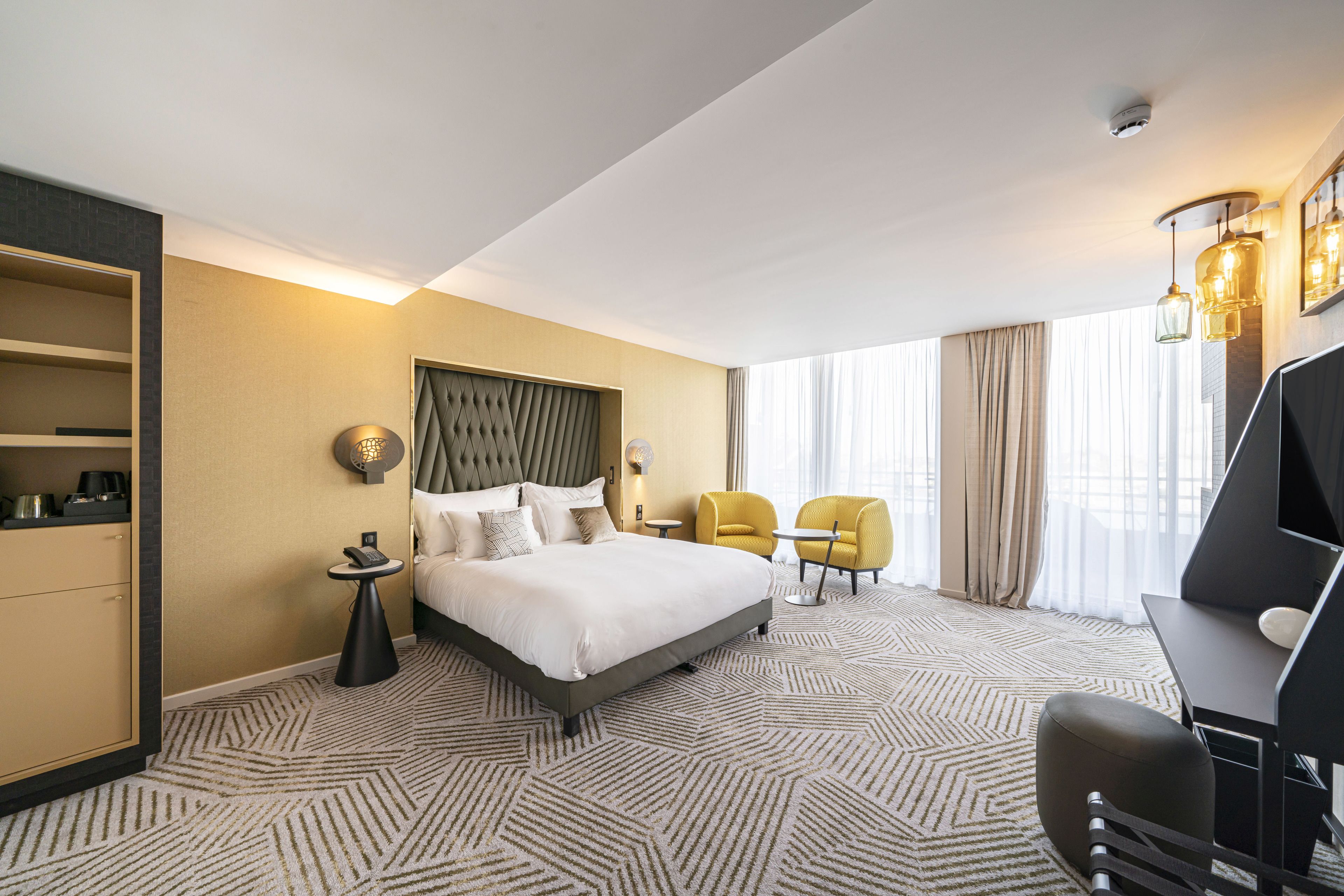 Junior Suite, 1 King Bed, Balcony (Cathedral View) | Minibar, in-room safe, individually furnished, desk